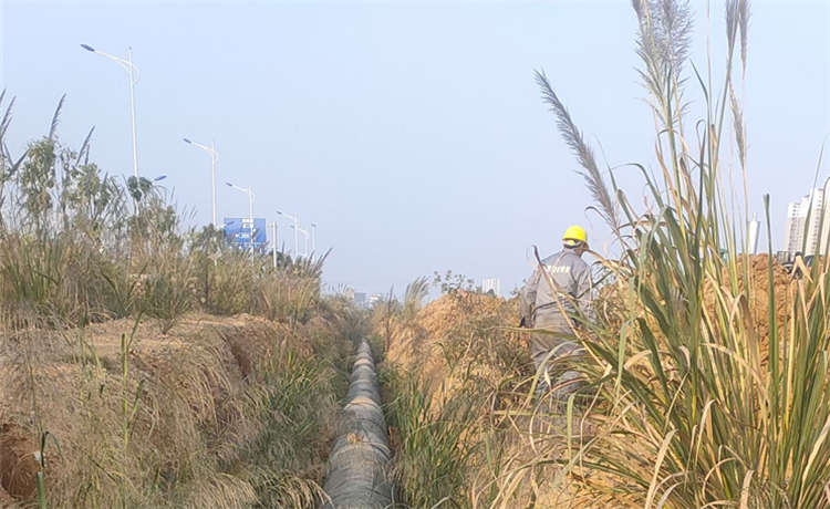 鋼材場(chǎng)槽鋼批發(fā)，Q235B角鋼價(jià)格，2220螺旋管，377螺旋焊管