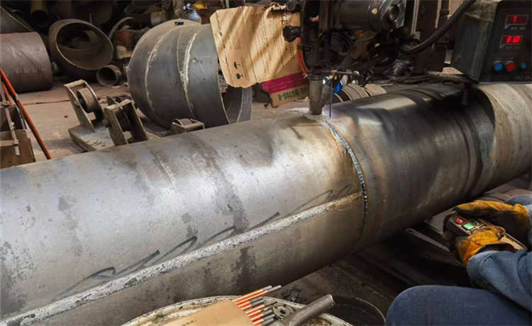 2420mm螺旋鋼管，內(nèi)直徑1800mm螺旋管-1820mm螺旋焊管，2820螺旋管廠家，鎖扣鋼管樁廠家