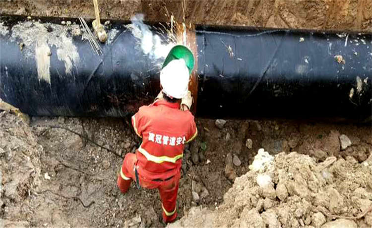 大型知名螺旋鋼管生產(chǎn)廠家，鋼材場(chǎng)走水螺旋管，1600螺旋管，1424mm螺旋管